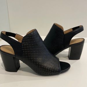 Gorgeous Geox Respira Open Toe Black Leather Sandals. Size 38.